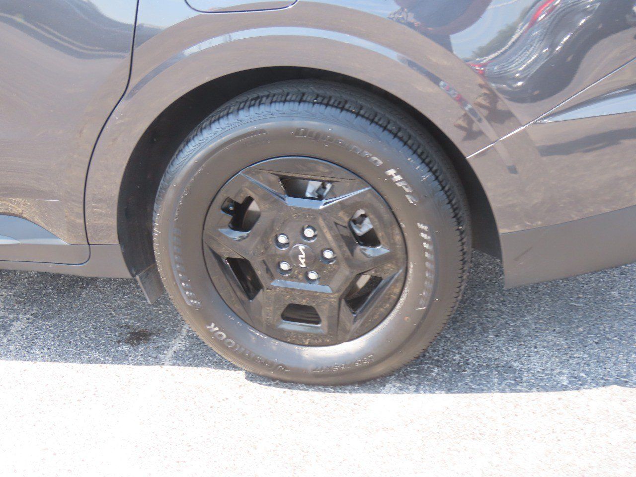 Used 2025 Kia Carnival FWD image 17