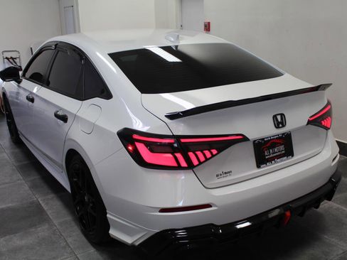 Used 2023 Honda Civic Sport image 4