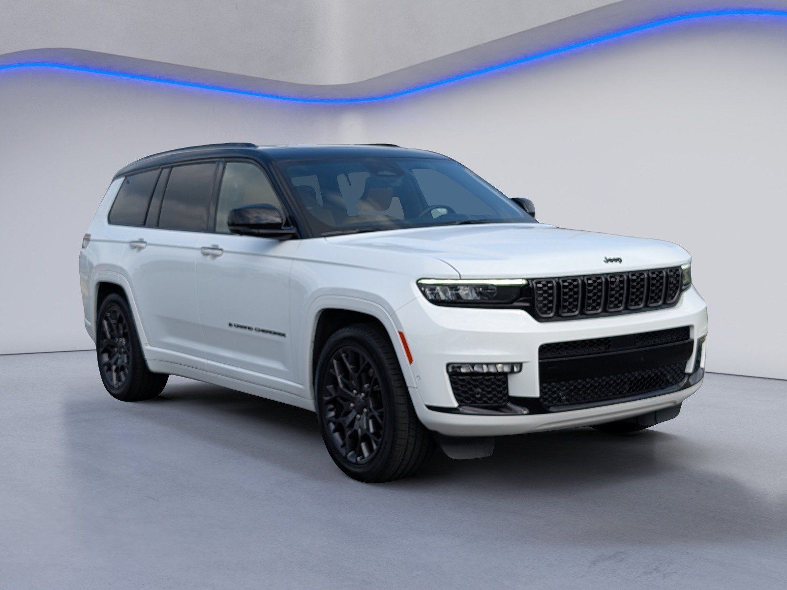 Used 2025 Jeep Grand Cherokee L Summit w/ Advanced Protech Group IV AWD/4WD image 5