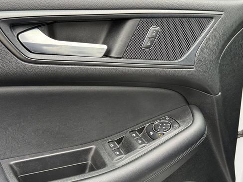 Certified 2022 Ford Edge SE w/ Black Appearance Package image 16