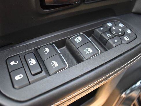 Used 2025 RAM 3500 Limited AWD/4WD image 31