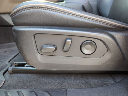 Used 2023 GMC Canyon Denali AWD/4WD image 16