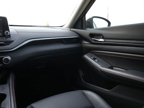 Used 2019 Nissan Altima 2.5 SR FWD image 8