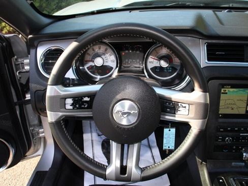 Used 2010 Ford Mustang Premium RWD image 19