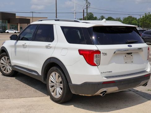 Used 2021 Ford Explorer Limited w/ Equipment Group 301A RWD image 2