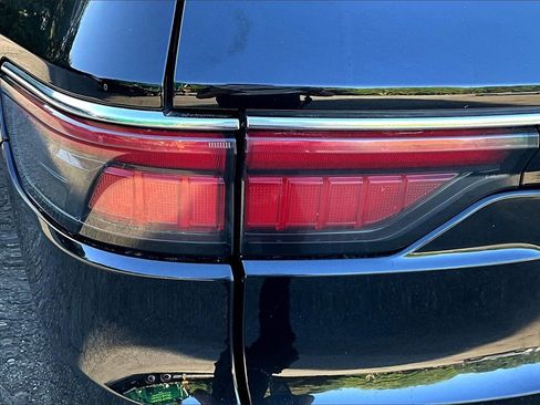 Used 2024 Jeep Wagoneer Series III image 20