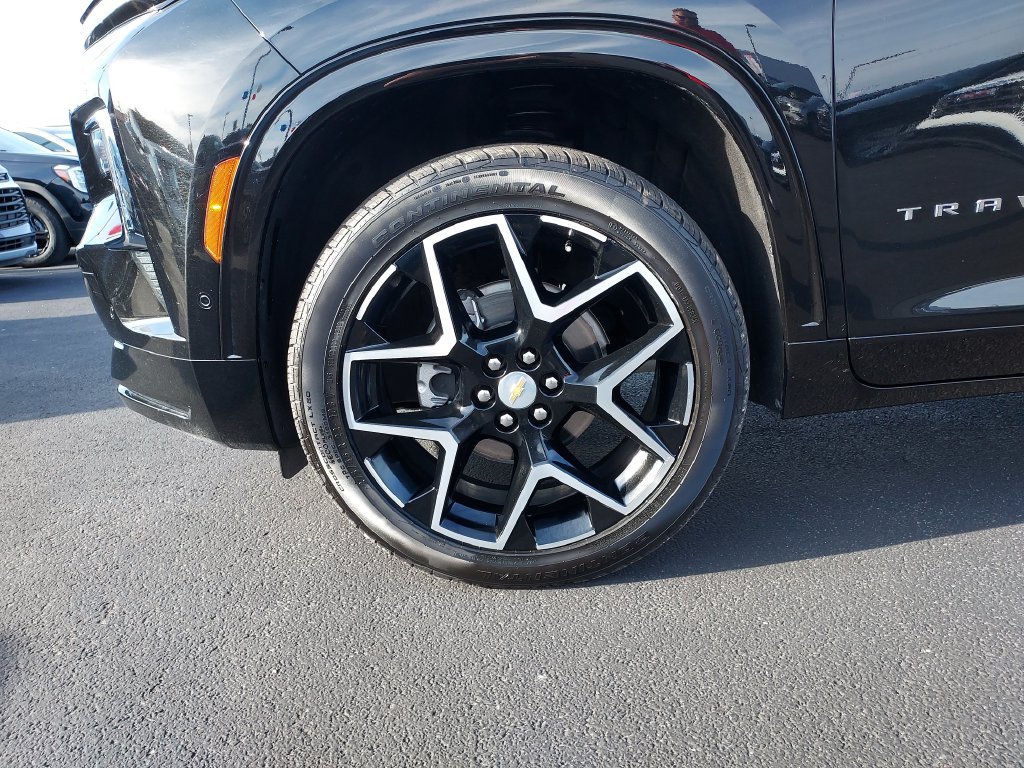 Used 2025 Chevrolet Traverse High Country w/ LPO, Floor Liner Package AWD/4WD image 10