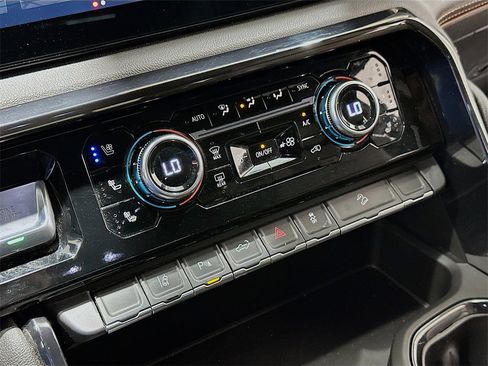 Used 2024 GMC Sierra 2500 AT4 w/ AT4 Premium Plus Package image 16