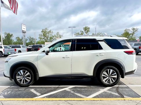 Used 2022 Nissan Pathfinder SL image 9