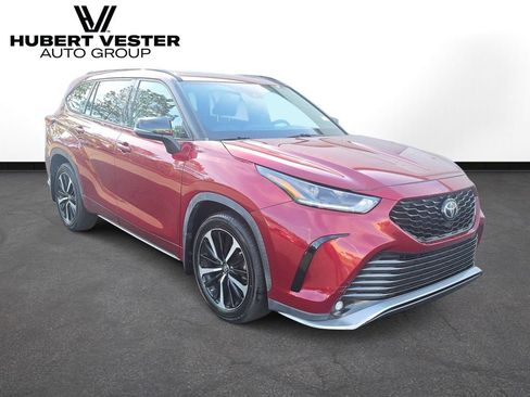 Used 2021 Toyota Highlander XSE FWD image 4
