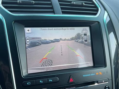 Used 2017 Ford Explorer Platinum AWD/4WD image 9