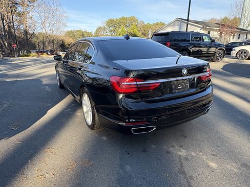Used 2018 BMW 750i image 5