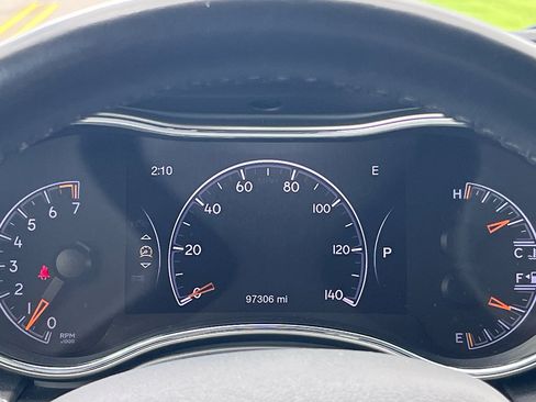Used 2020 Jeep Grand Cherokee Altitude RWD image 25