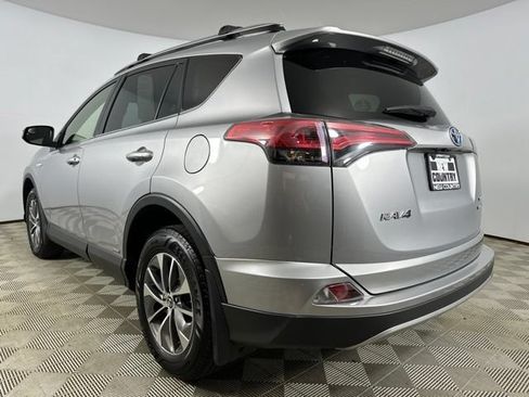 Used 2017 Toyota RAV4 XLE AWD/4WD image 5