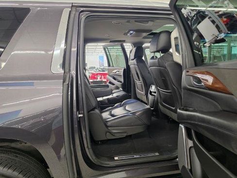 Used 2018 Cadillac Escalade ESV Luxury AWD/4WD image 36
