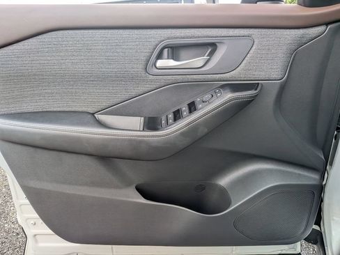 Certified 2022 Nissan Rogue SV FWD image 34