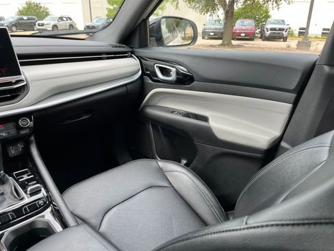 Used 2025 Jeep Compass Limited AWD/4WD image 38