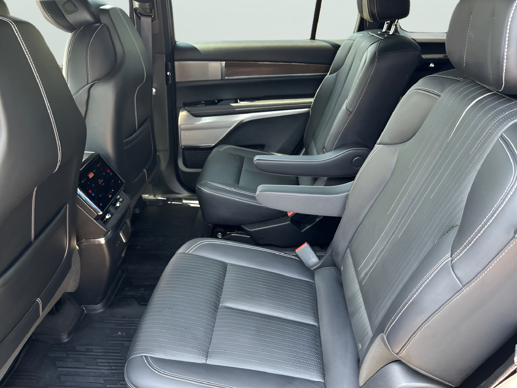 Used 2026 Cadillac Vistiq Sport w/ LPO, Floor Liner Package AWD/4WD image 39