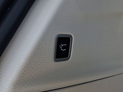Used 2024 Chrysler Pacifica Touring-L FWD image 29