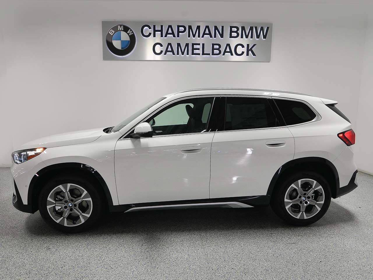 Used 2027 BMW X1 xDrive28i AWD/4WD image 3