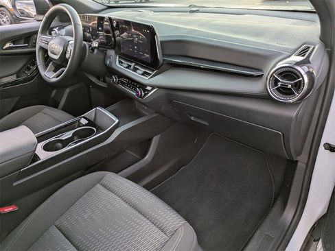 Used 2025 Chevrolet Equinox LT image 30