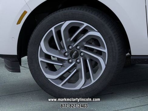 New 2026 Lincoln Navigator Reserve AWD/4WD image 19