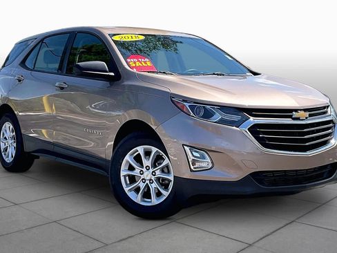 Used 2018 Chevrolet Equinox LS FWD image 3
