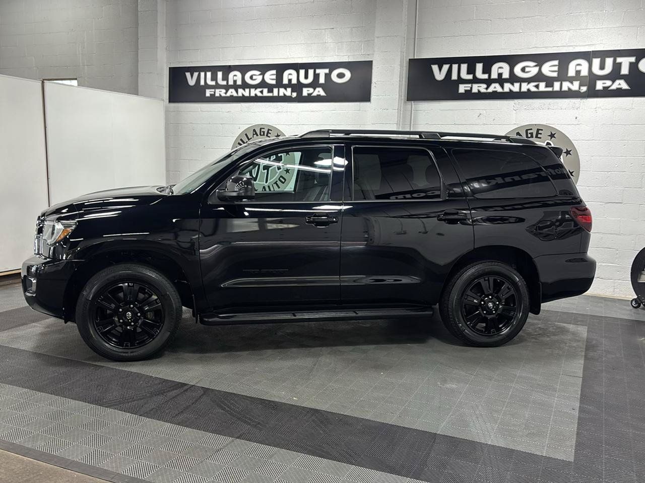 Used 2019 Toyota Sequoia TRD Sport w/ TRD Sport Premium Package AWD/4WD image 9