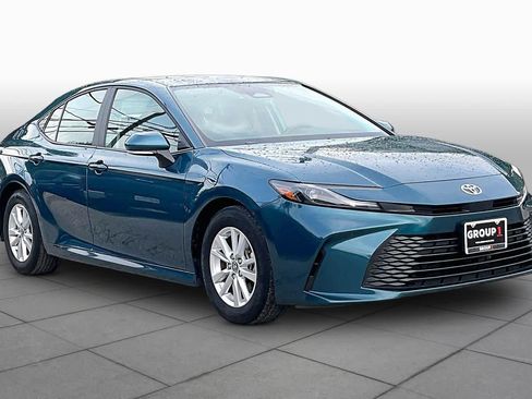 Used 2025 Toyota Camry LE FWD image 3