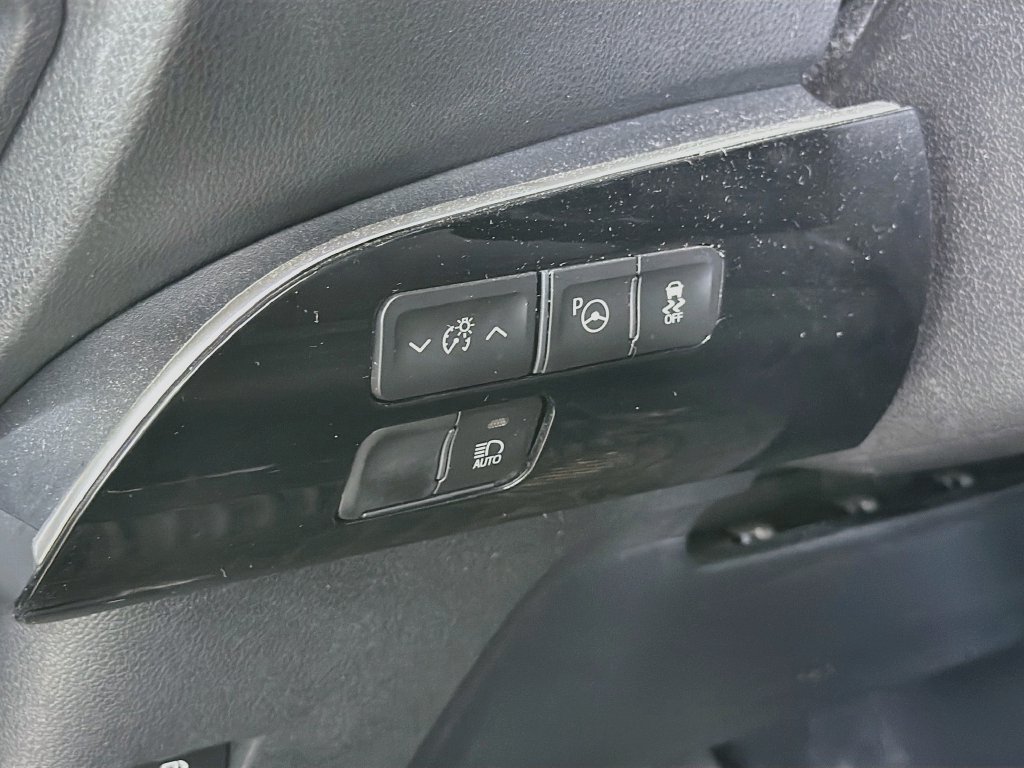 Used 2022 Toyota Prius LE FWD image 13