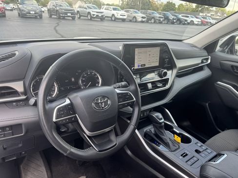 Used 2024 Toyota Highlander LE image 7