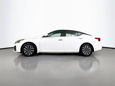 Used 2023 Nissan Altima 2.5 SV w/ SV Premium Package FWD image 4