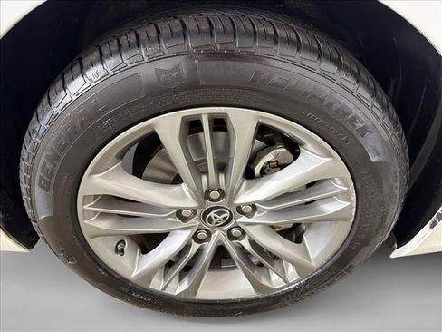 Used 2017 Toyota Camry SE FWD image 12