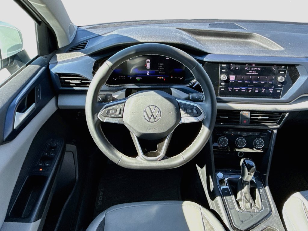 Used 2023 Volkswagen Taos SE w/ Panoramic Sunroof Package FWD image 29