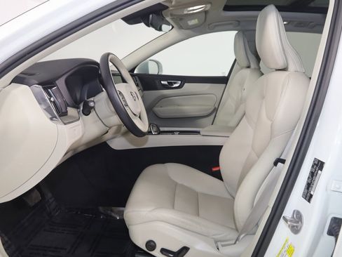Used 2023 Volvo XC60 B5 Plus w/ Climate Package image 12