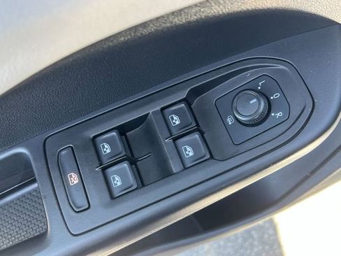 Used 2022 Volkswagen Taos SE FWD image 32