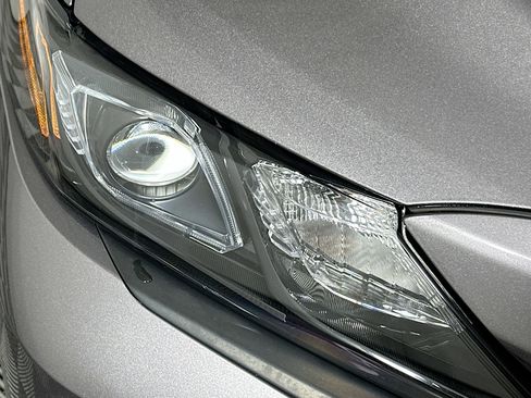 Used 2023 Toyota Camry SE FWD image 9