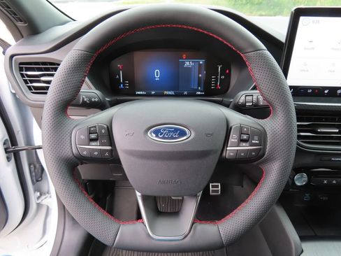 Used 2023 Ford Escape ST-Line w/ Tech Pack #1 AWD/4WD image 17
