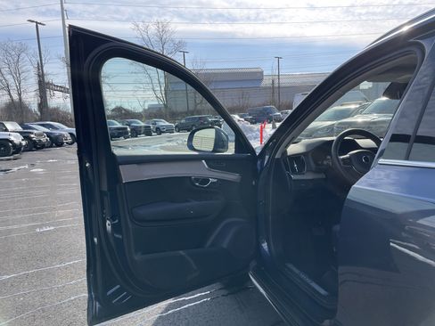 Used 2025 Volvo XC90 B6 Plus image 36