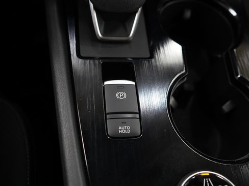 Used 2025 Nissan Rogue SV AWD/4WD image 23