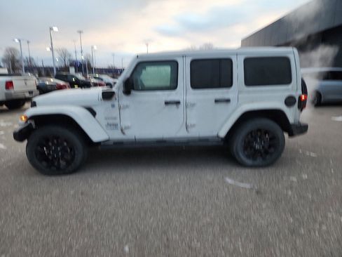 Used 2022 Jeep Wrangler Unlimited Sahara w/ Cold Weather Group image 4