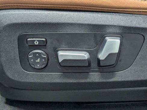 Used 2021 BMW X5 sDrive40i w/ M Sport Package RWD image 11