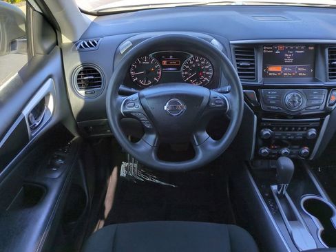 Used 2019 Nissan Pathfinder S image 16