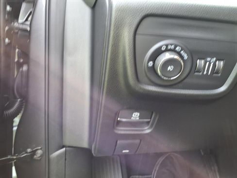 New 2025 Jeep Grand Cherokee L Limited w/ Luxury Tech Group II image 17