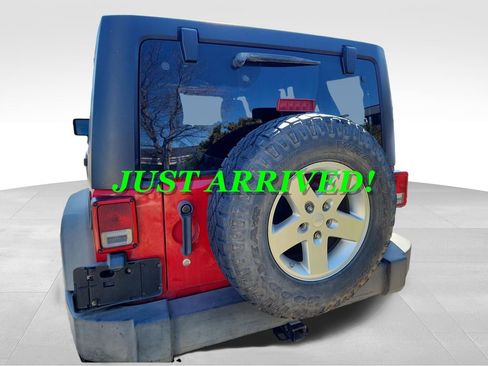 Used 2011 Jeep Wrangler Unlimited Rubicon w/ Dual Top Group image 3