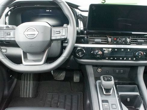 Used 2026 Nissan Pathfinder SL AWD/4WD image 17