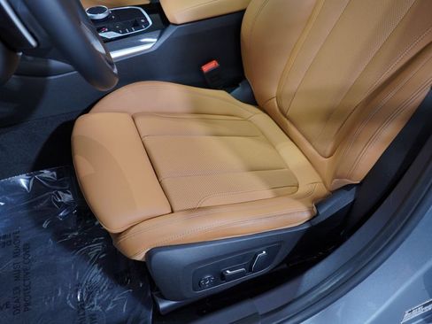 Used 2024 BMW 330i Sedan w/ Convenience Package RWD image 9