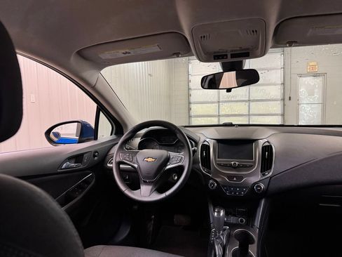 Used 2017 Chevrolet Cruze LT FWD image 24