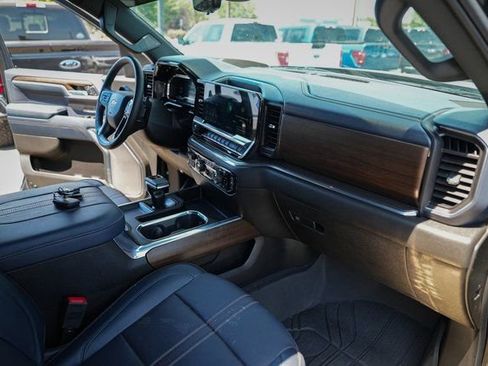 Used 2024 Chevrolet Silverado 1500 High Country w/ Technology Package image 38