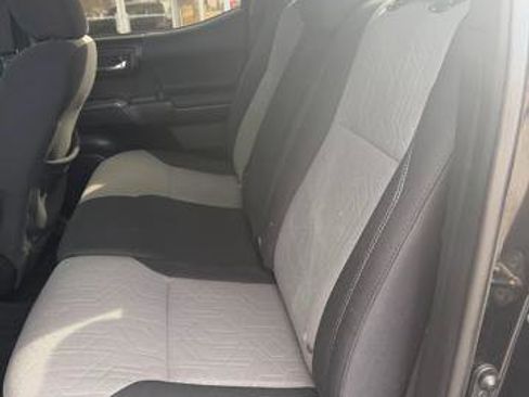 Used 2020 Toyota Tacoma TRD Sport image 6